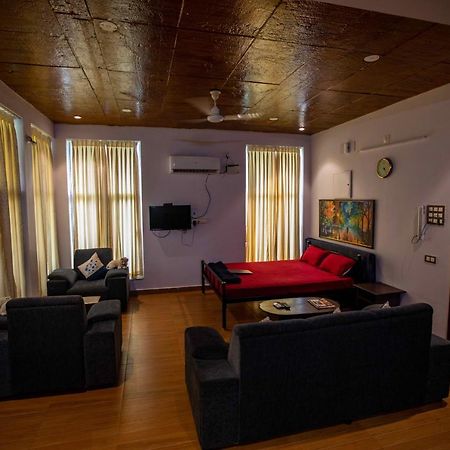 Waves Beach House Puducherry Buitenkant foto