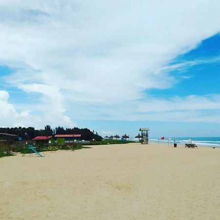 Waves Beach House Puducherry Buitenkant foto