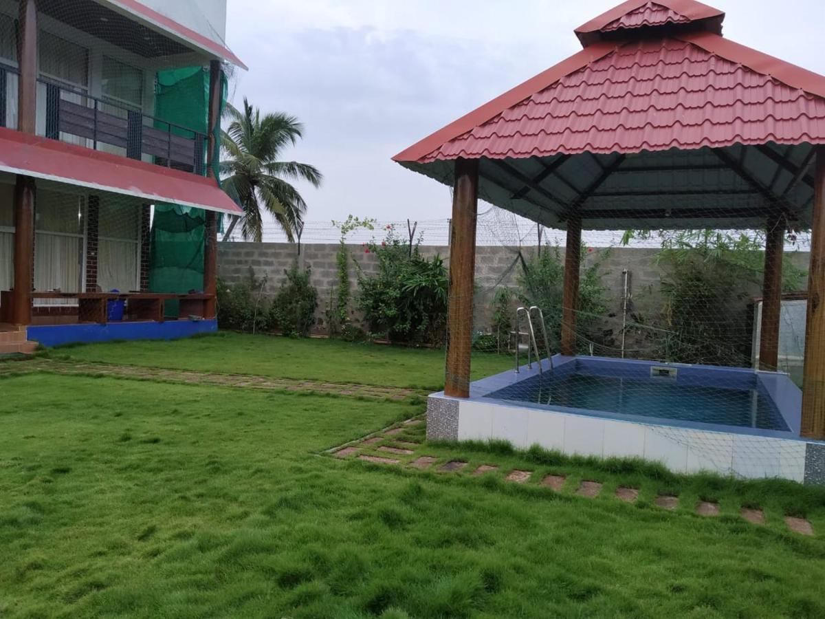 Waves Beach House Puducherry Buitenkant foto