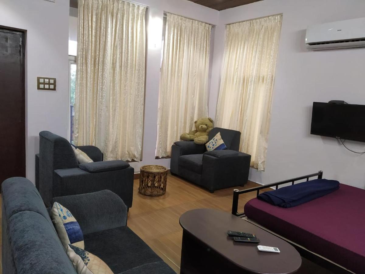 Waves Beach House Puducherry Buitenkant foto