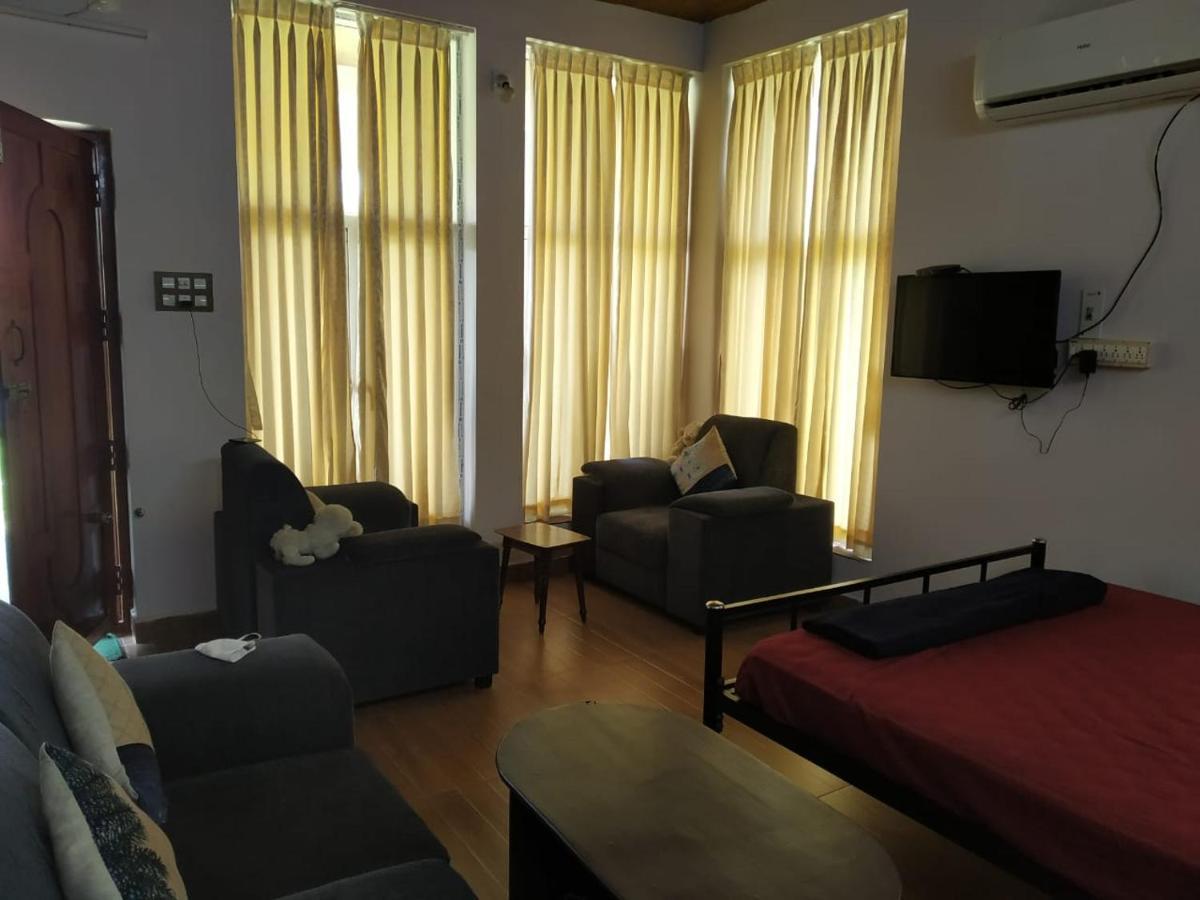 Waves Beach House Puducherry Buitenkant foto