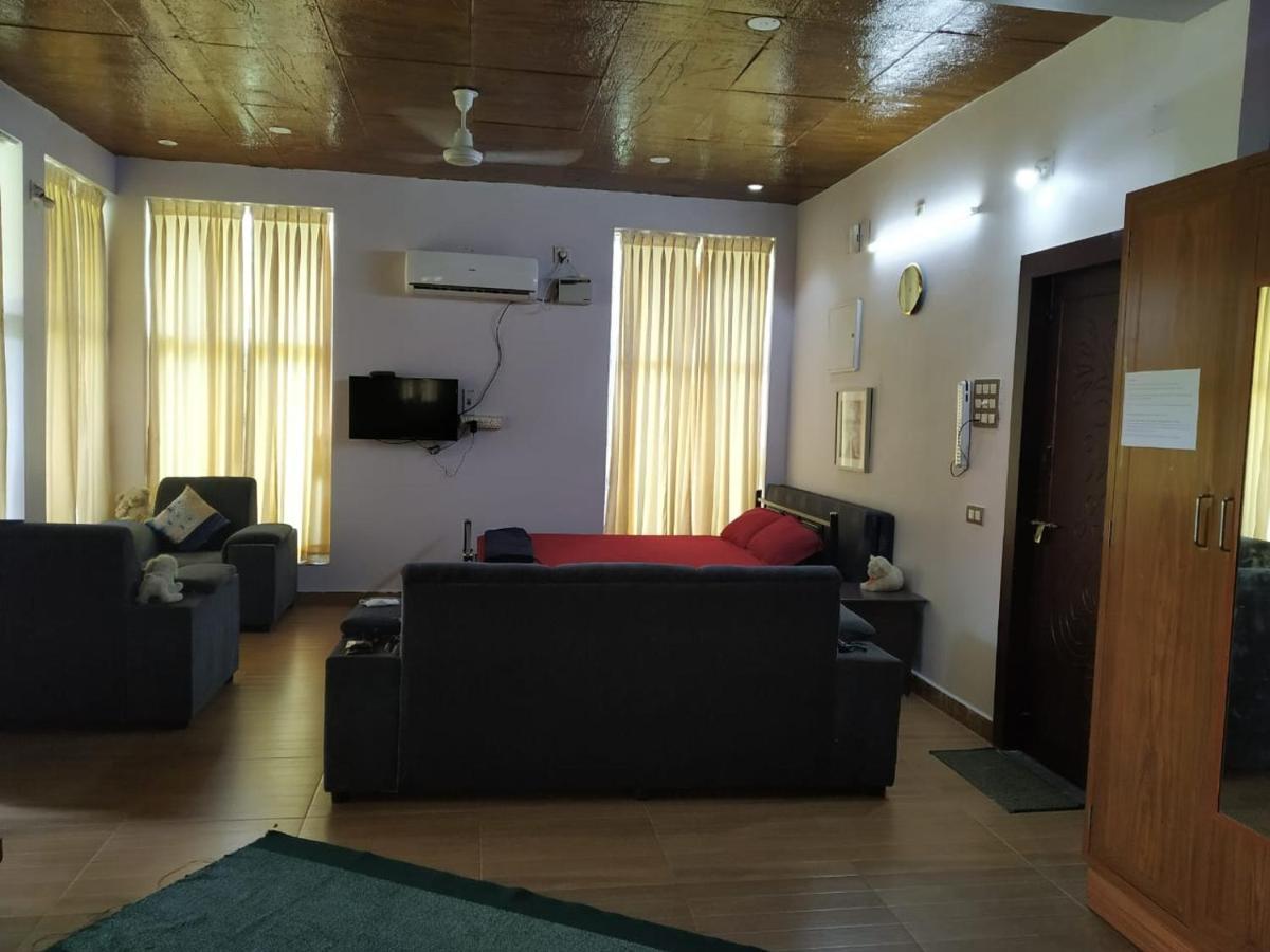 Waves Beach House Puducherry Buitenkant foto
