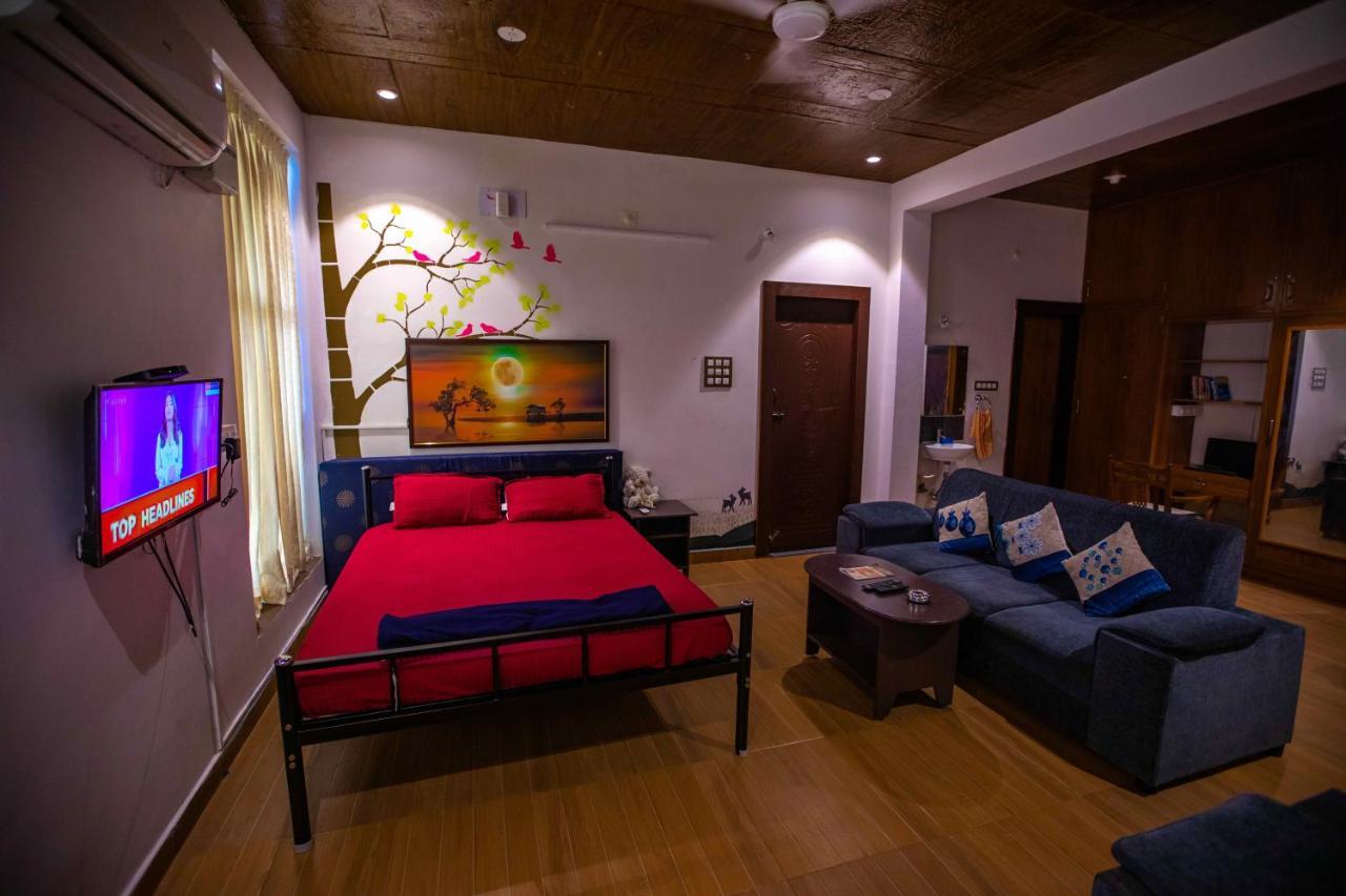 Waves Beach House Puducherry Buitenkant foto
