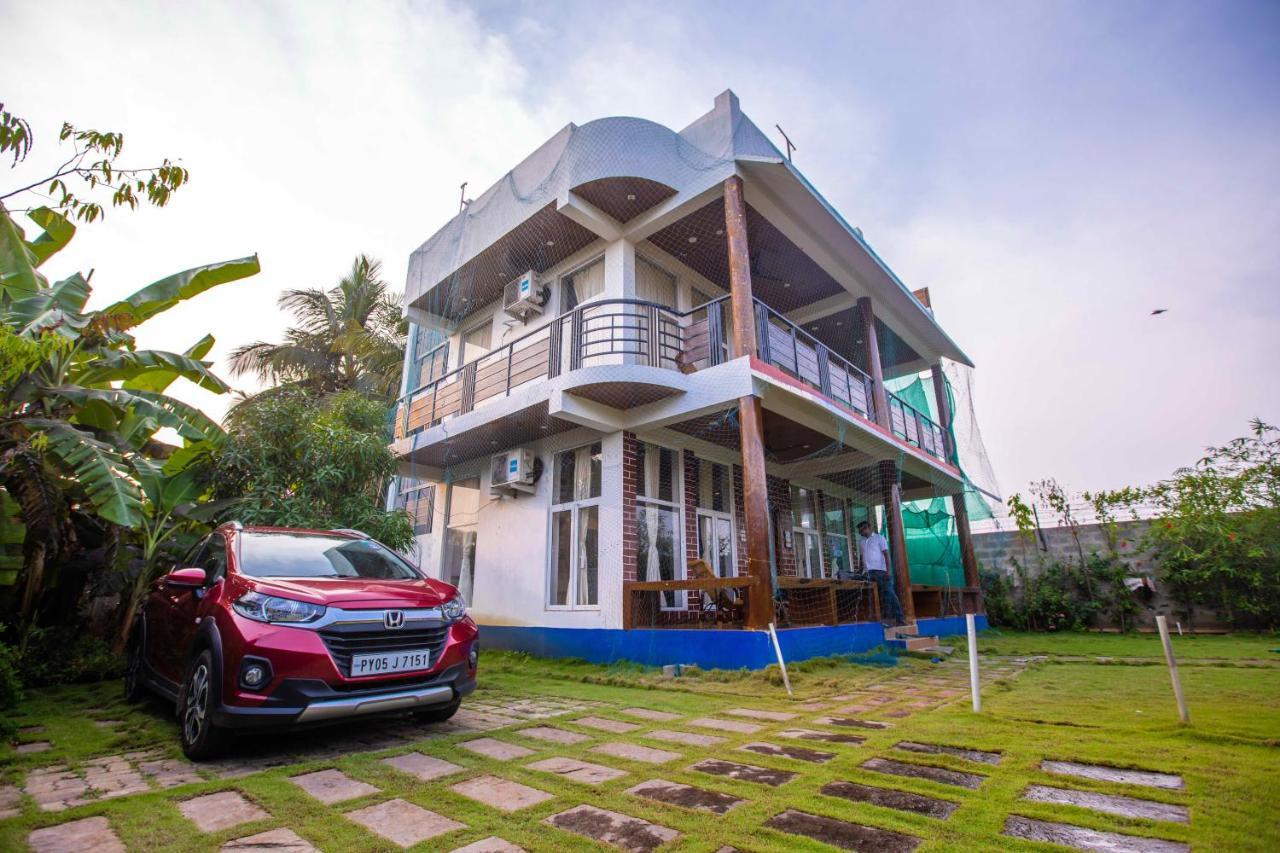 Waves Beach House Puducherry Buitenkant foto