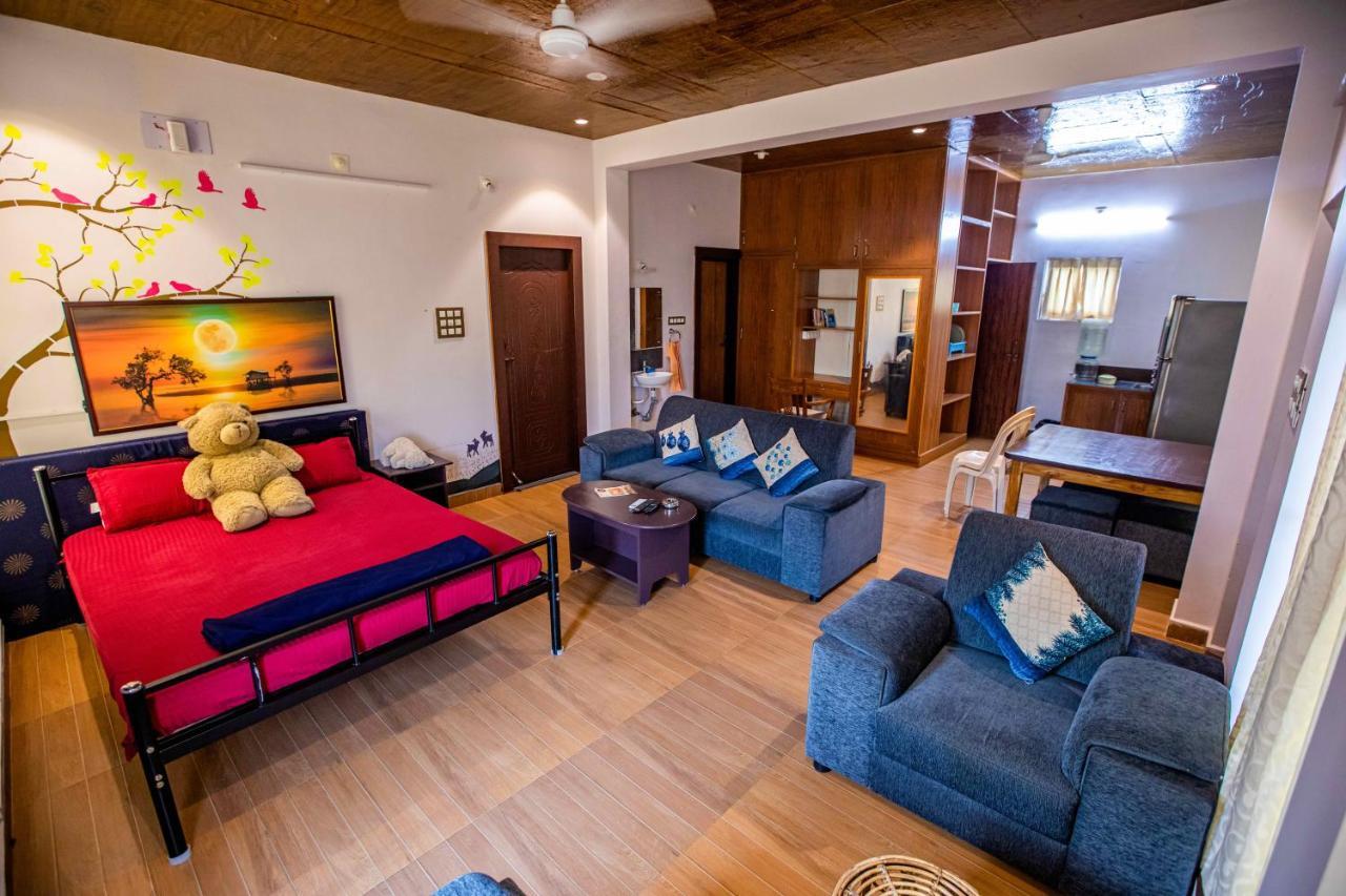 Waves Beach House Puducherry Buitenkant foto