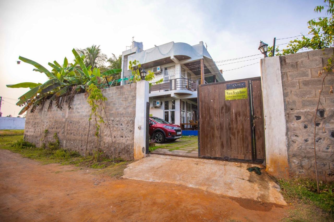 Waves Beach House Puducherry Buitenkant foto