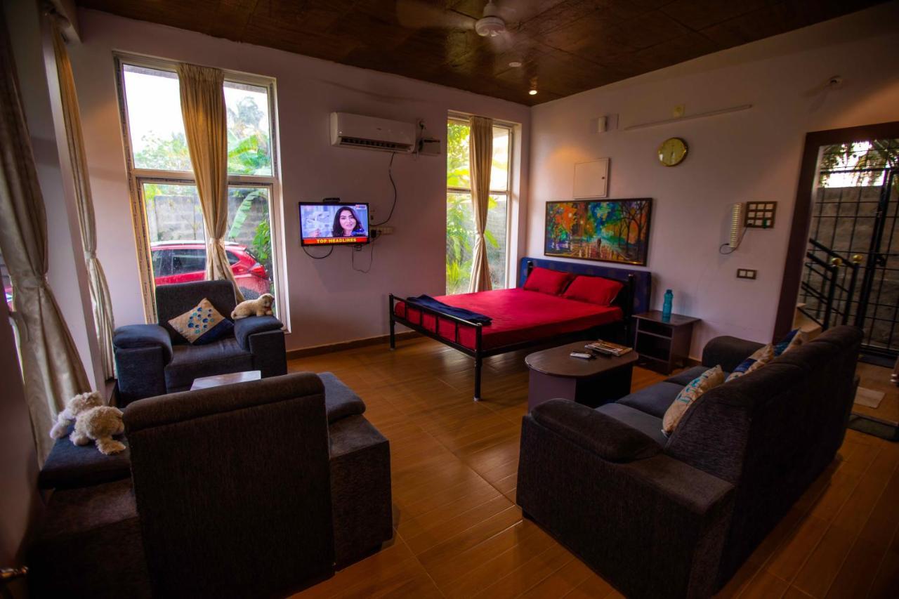 Waves Beach House Puducherry Buitenkant foto