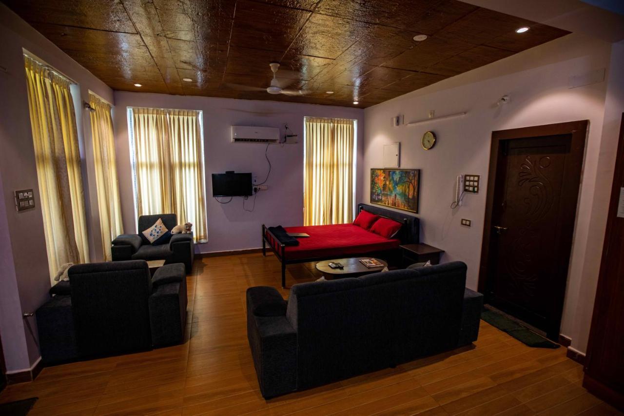 Waves Beach House Puducherry Buitenkant foto