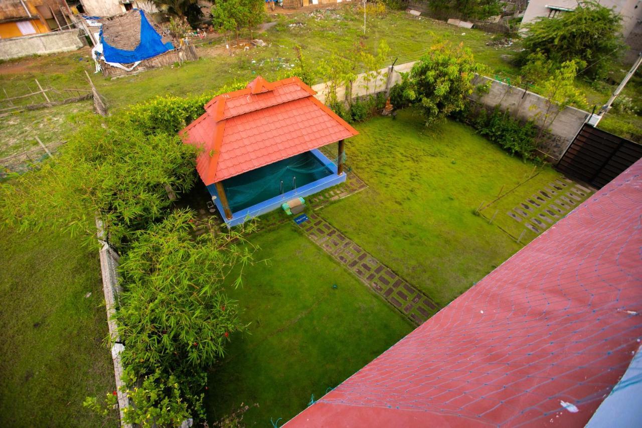 Waves Beach House Puducherry Buitenkant foto