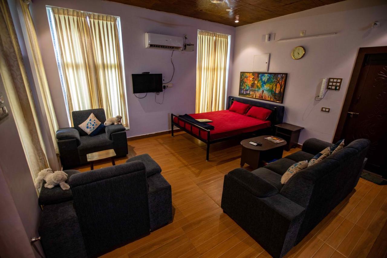 Waves Beach House Puducherry Buitenkant foto