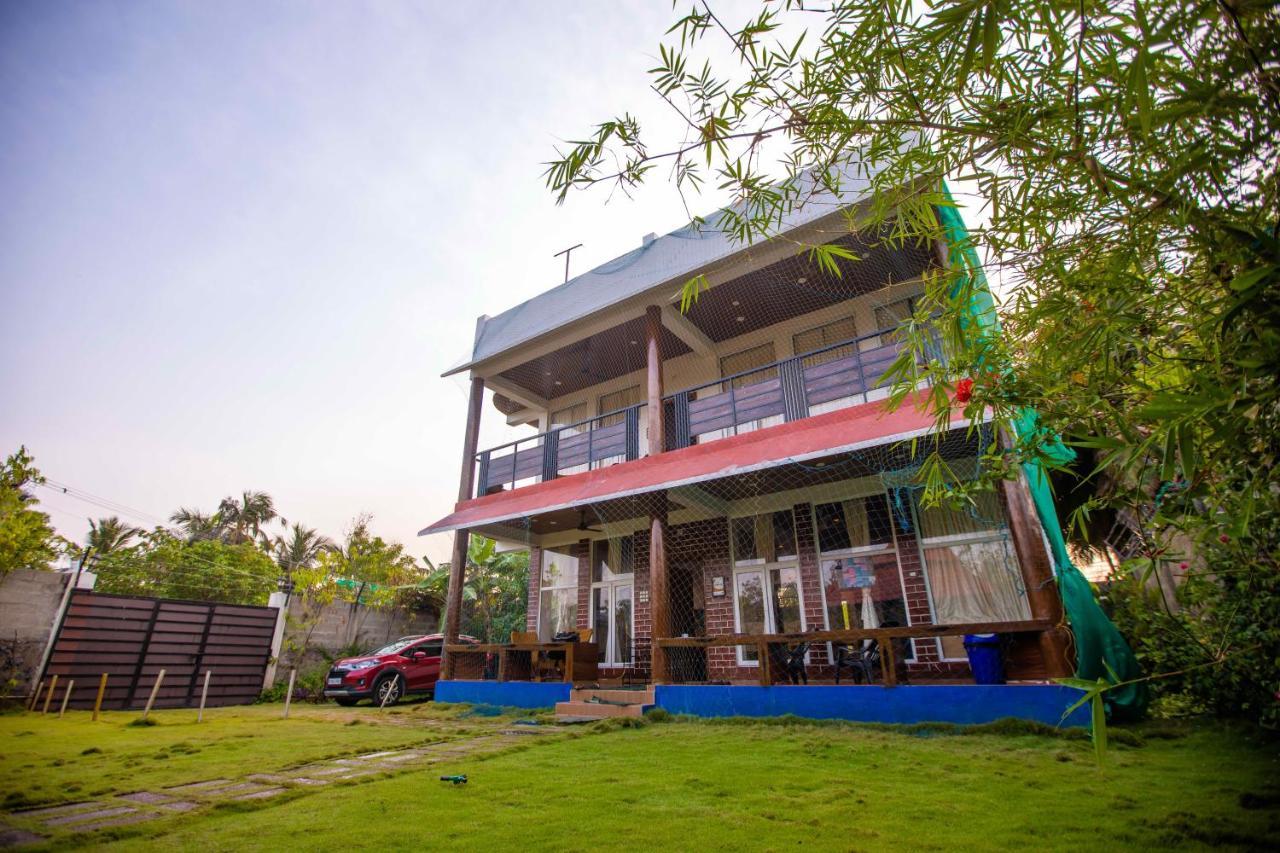 Waves Beach House Puducherry Buitenkant foto