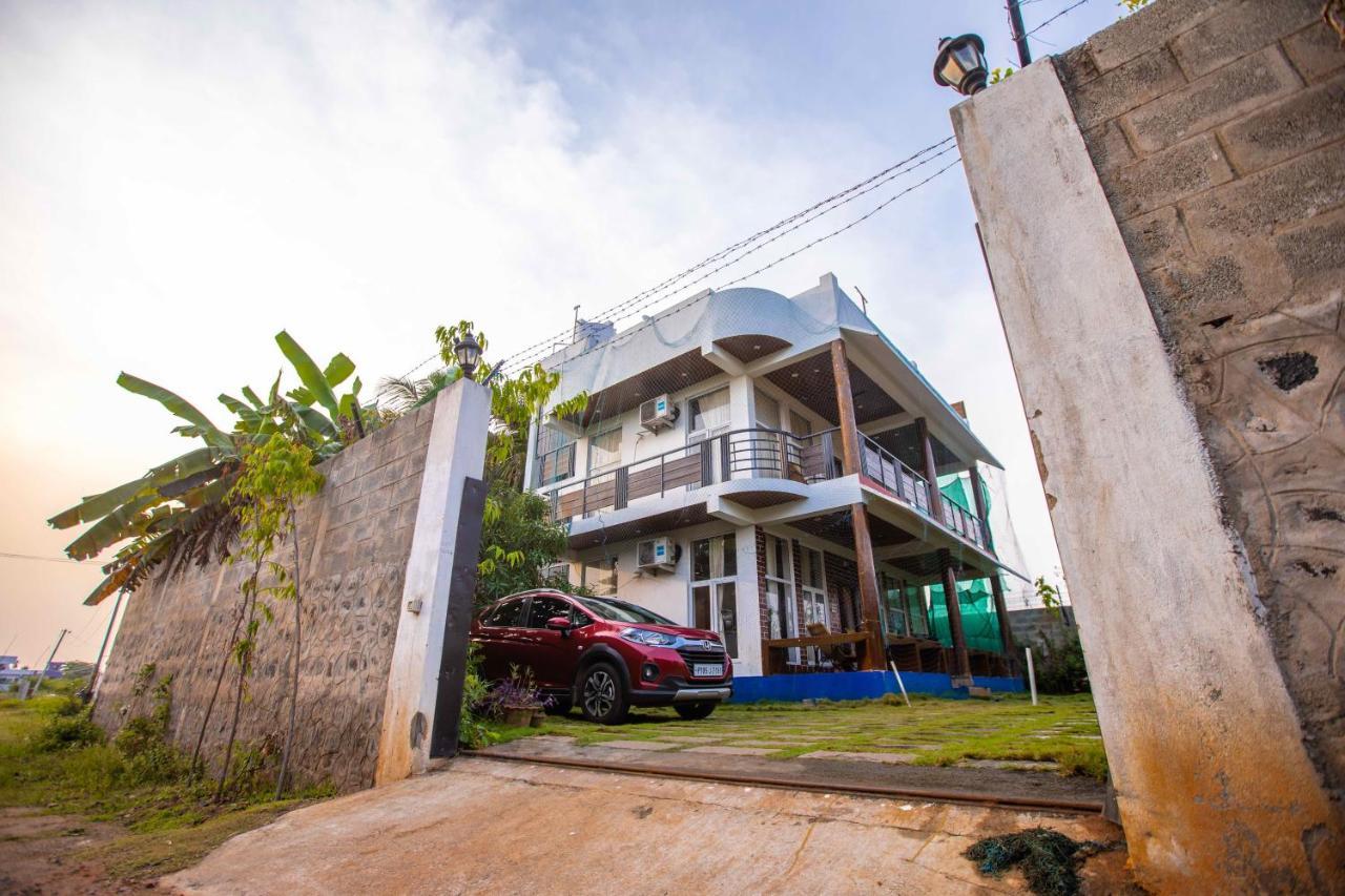 Waves Beach House Puducherry Buitenkant foto