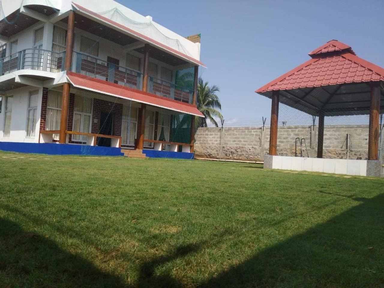 Waves Beach House Puducherry Buitenkant foto
