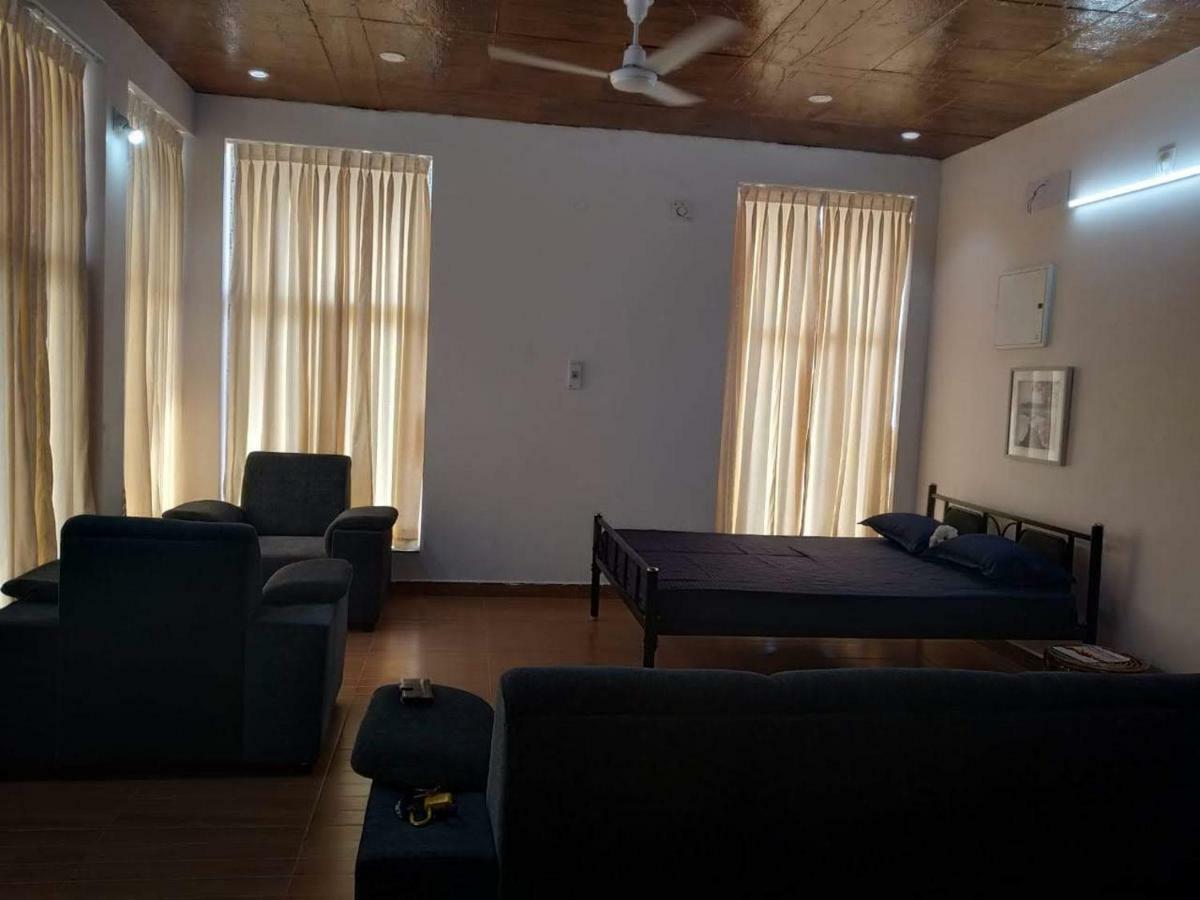 Waves Beach House Puducherry Buitenkant foto