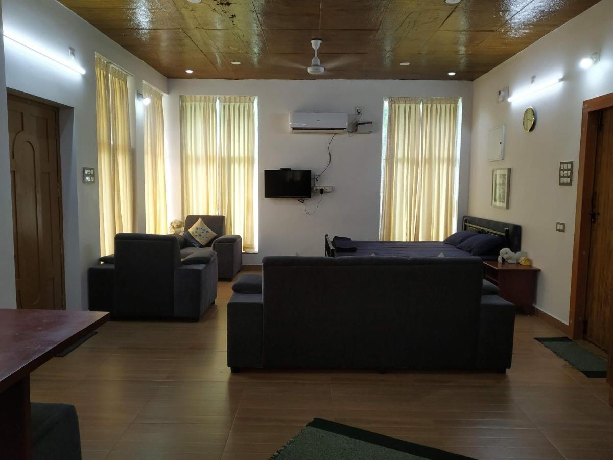 Waves Beach House Puducherry Buitenkant foto