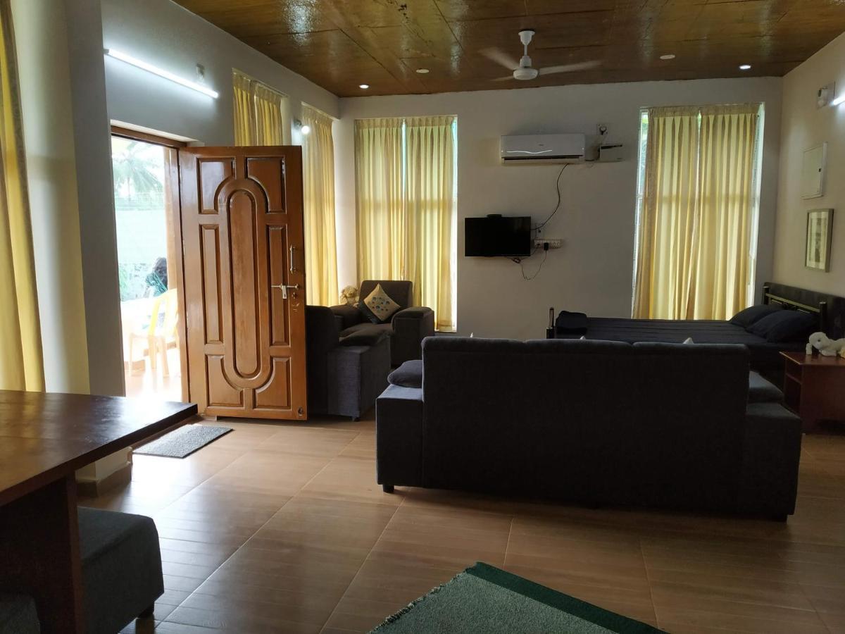 Waves Beach House Puducherry Buitenkant foto