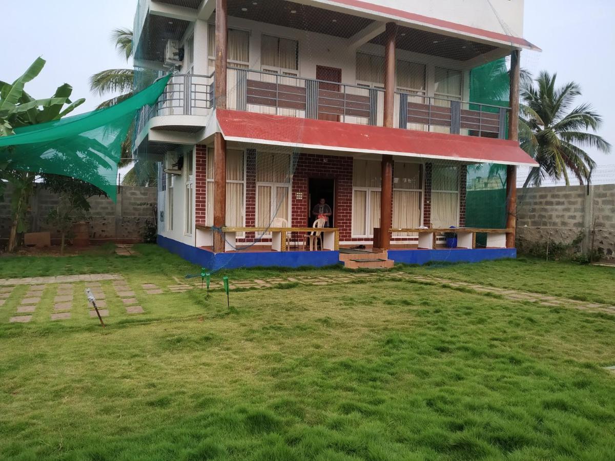 Waves Beach House Puducherry Buitenkant foto