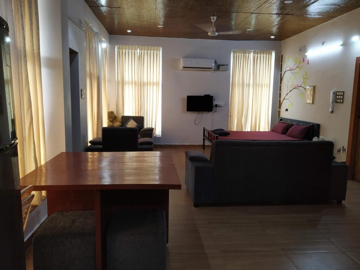 Waves Beach House Puducherry Buitenkant foto